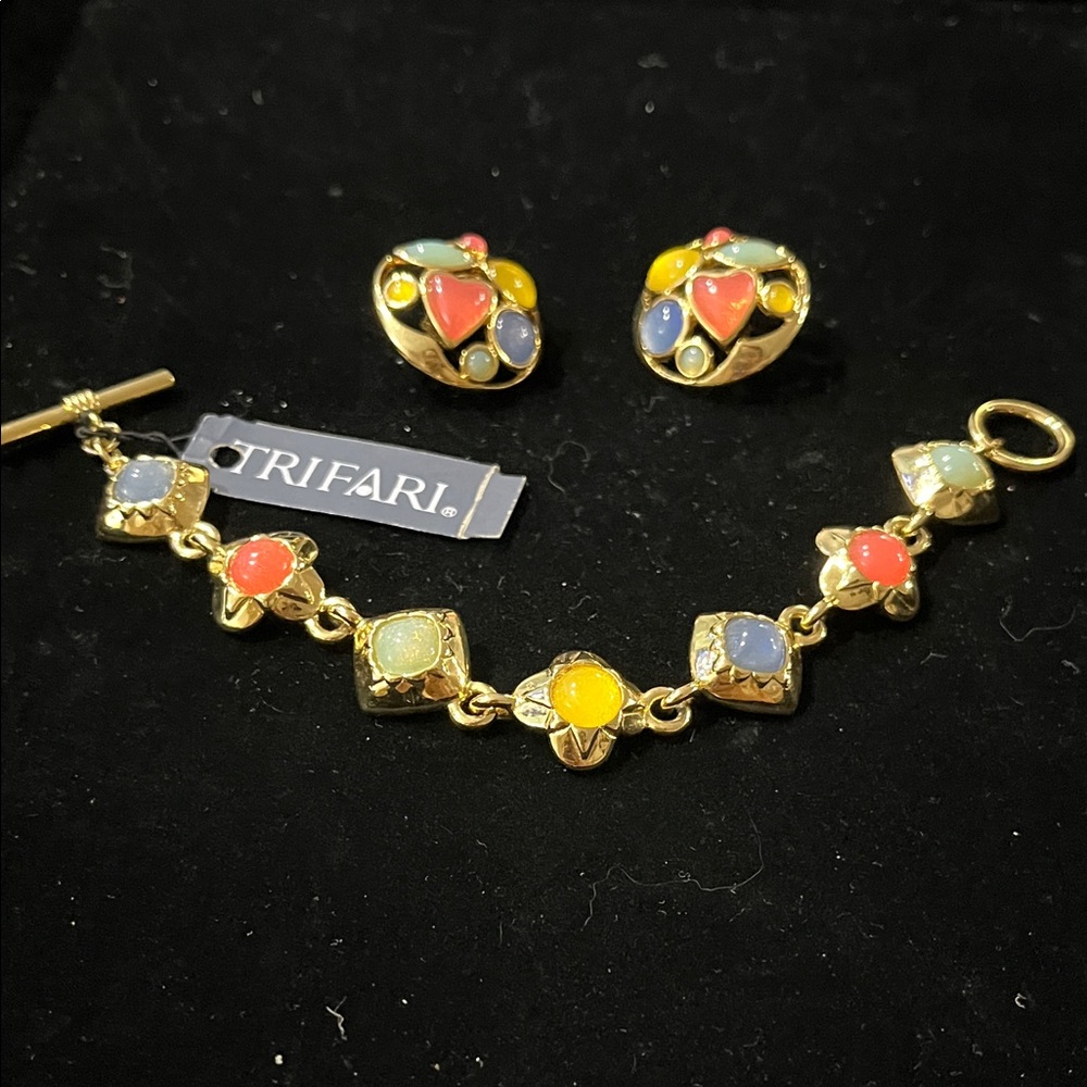 1636 * Trifari 1980’s Jelly Belly Fruit Salad Bracelet and Earrings Set - Picture 3 of 12